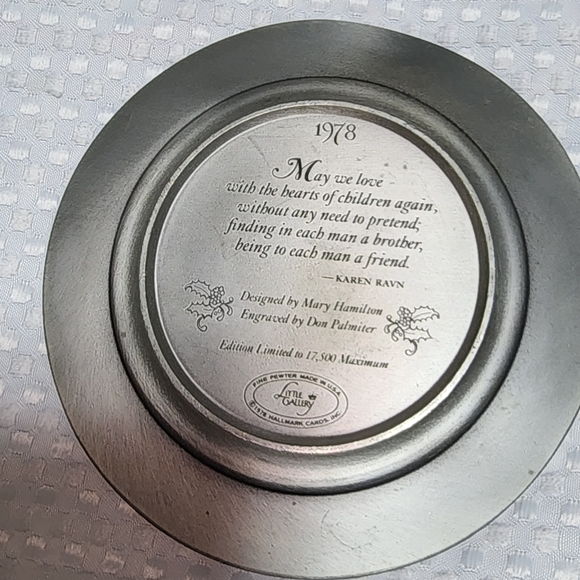 VINTAGE HALLMARK EUC 1978 LEGEND OF THE LITTLE DRUMMER BOY PEWTER PLATE & STAND - Picture 2 of 3